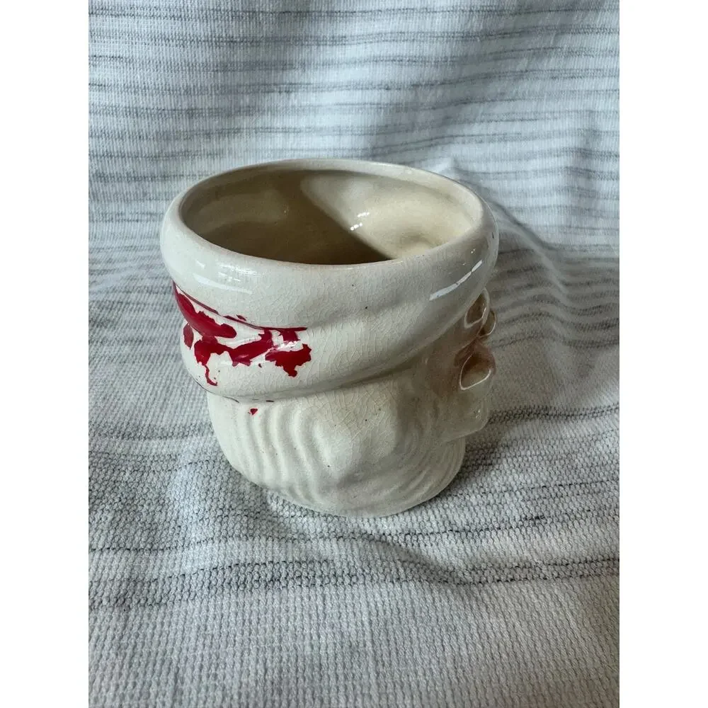 Vintage Santa Mug 1960-1970s, Crazed Finish and Chippy-Goodness Paint Christmas - Picture 4 of 8